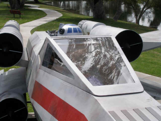 Illustration for article titled Rocket-Powered 21-Foot-Long X-Wing Model Actually Flies (Updated: Built-in R2-D2)